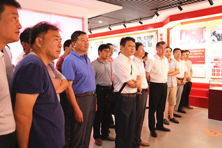 我校中层以上干部参观廉政教育基...