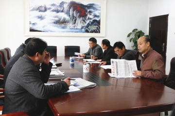 以身作则 带头落实 大奖娱乐官网网站党...