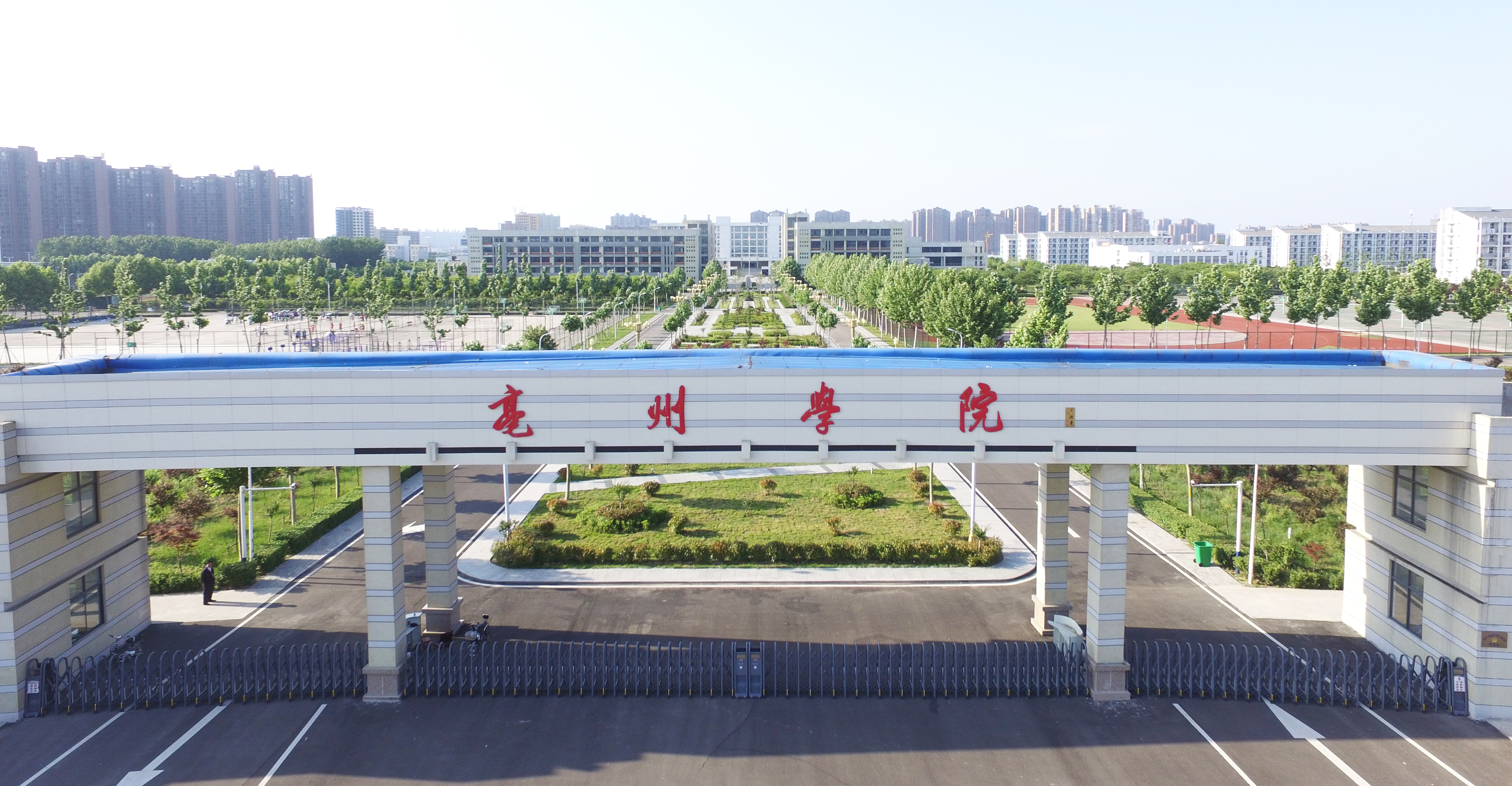 学校南门