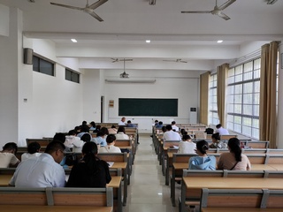 中药学院组织学习《教师法》、《...